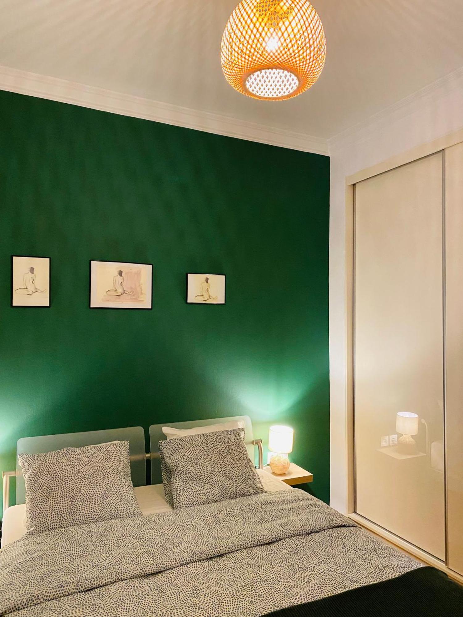 Antinoros Inn, Stylish Apartment,3' To Metro เอเธนส์ ภายนอก รูปภาพ