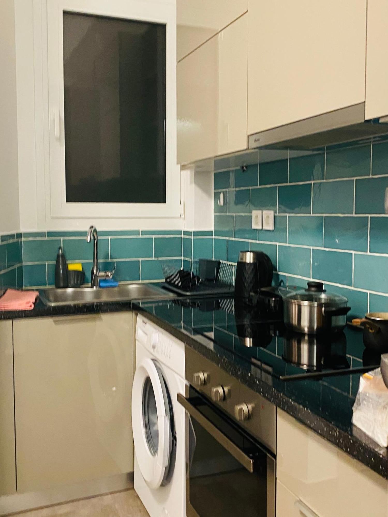 Antinoros Inn, Stylish Apartment,3' To Metro เอเธนส์ ภายนอก รูปภาพ