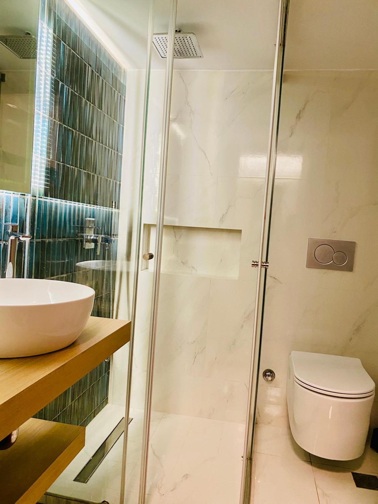 Antinoros Inn, Stylish Apartment,3' To Metro เอเธนส์ ภายนอก รูปภาพ