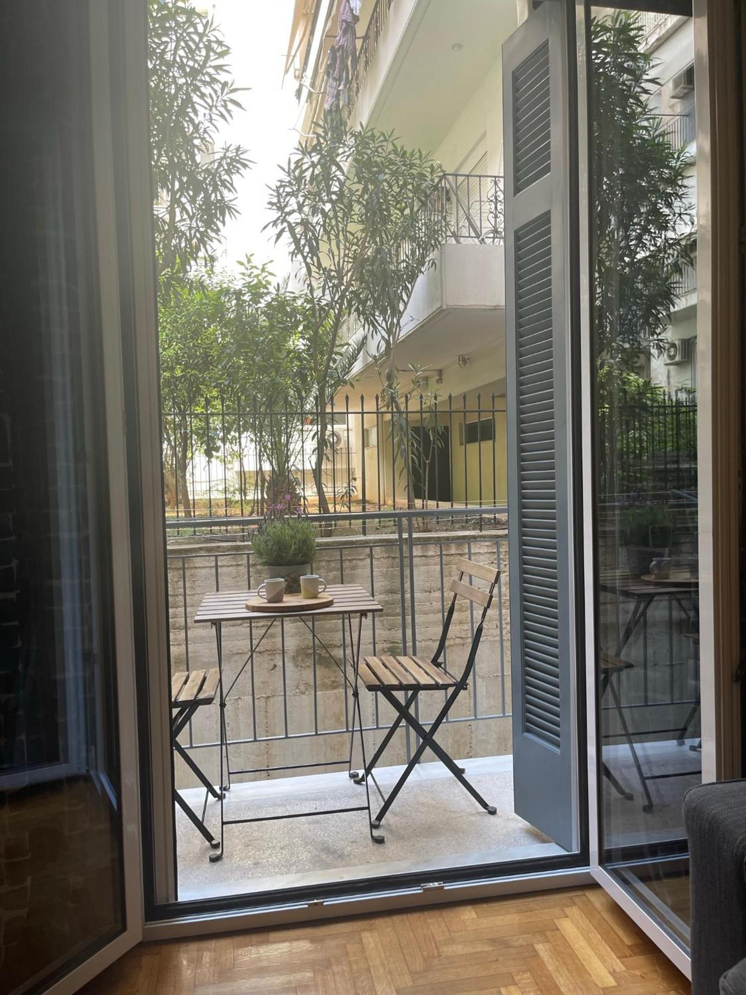 Antinoros Inn, Stylish Apartment,3' To Metro เอเธนส์ ภายนอก รูปภาพ