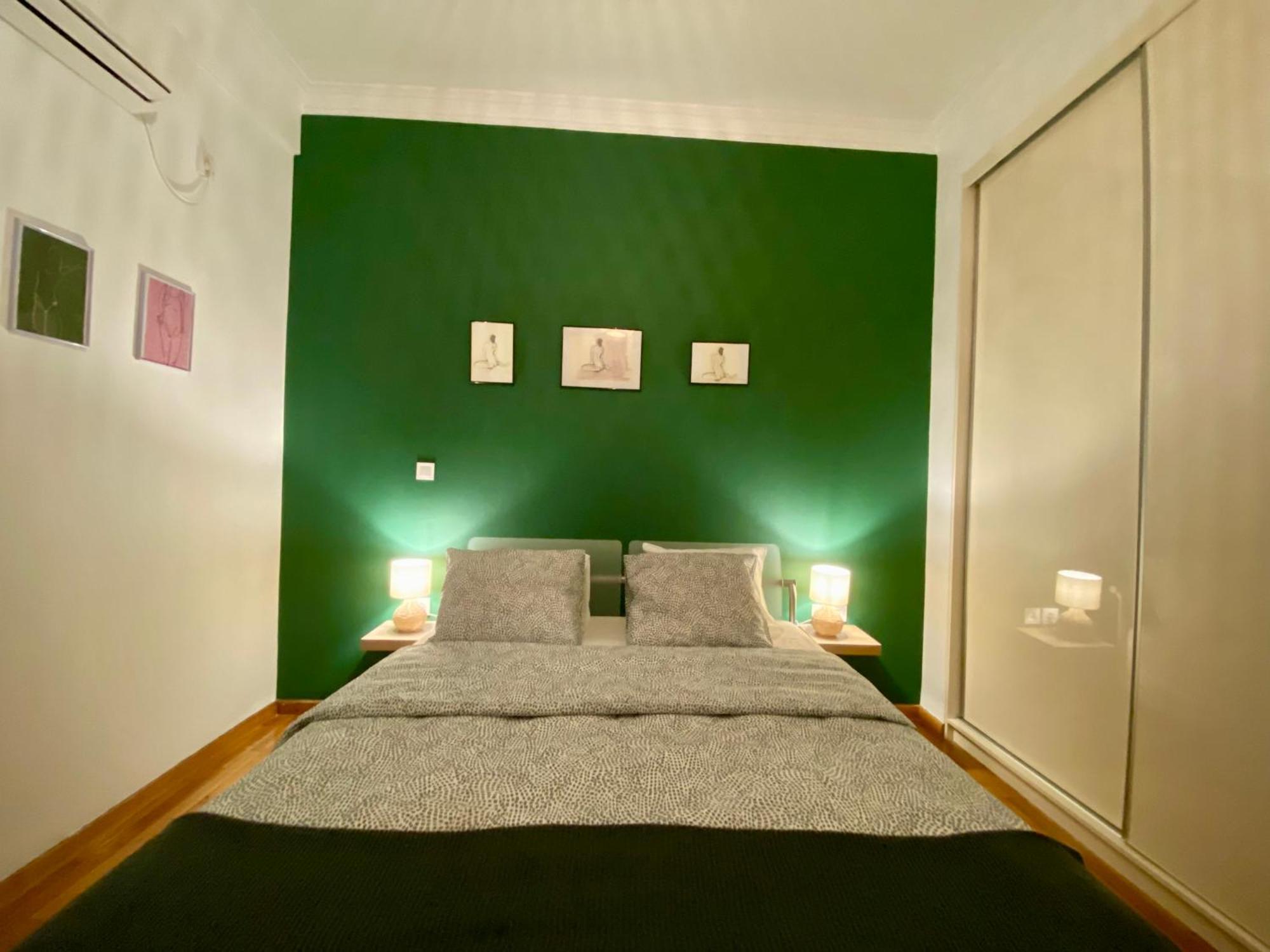 Antinoros Inn, Stylish Apartment,3' To Metro เอเธนส์ ภายนอก รูปภาพ